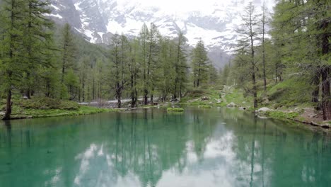 lago blu turquoise scenic lake reflects natures italian alpine mountains