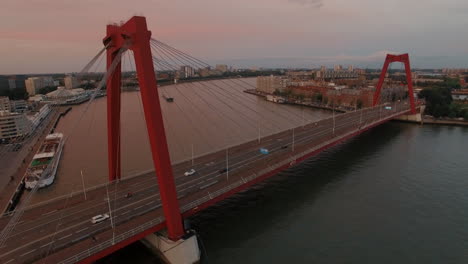 Vista-Aérea-Del-Puente-Willem-En-Rotterdam