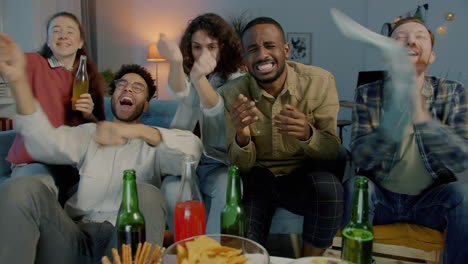 friends watching a game