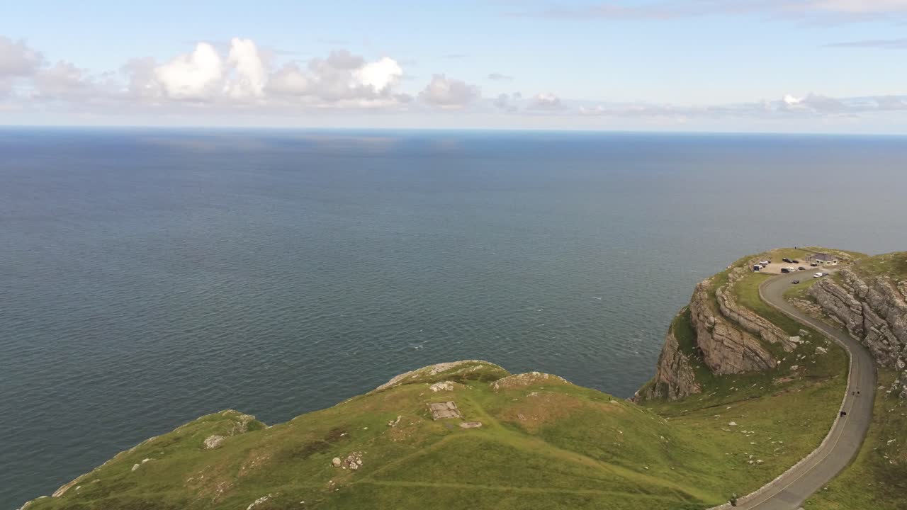 great orme llandudno 산 계곡 농촌 해안 풍경 패닝 오른쪽 위를 비행하는 공중보기