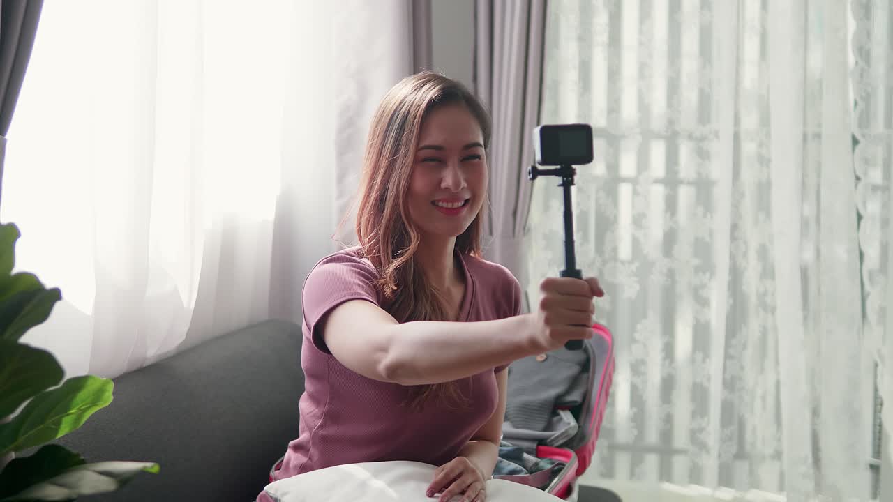 여행 여행을 위해 청중과 관광 블로거 녹화 비디오 셀카 토크