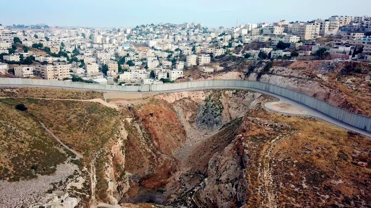 웨스트 크 분리 벽 드론