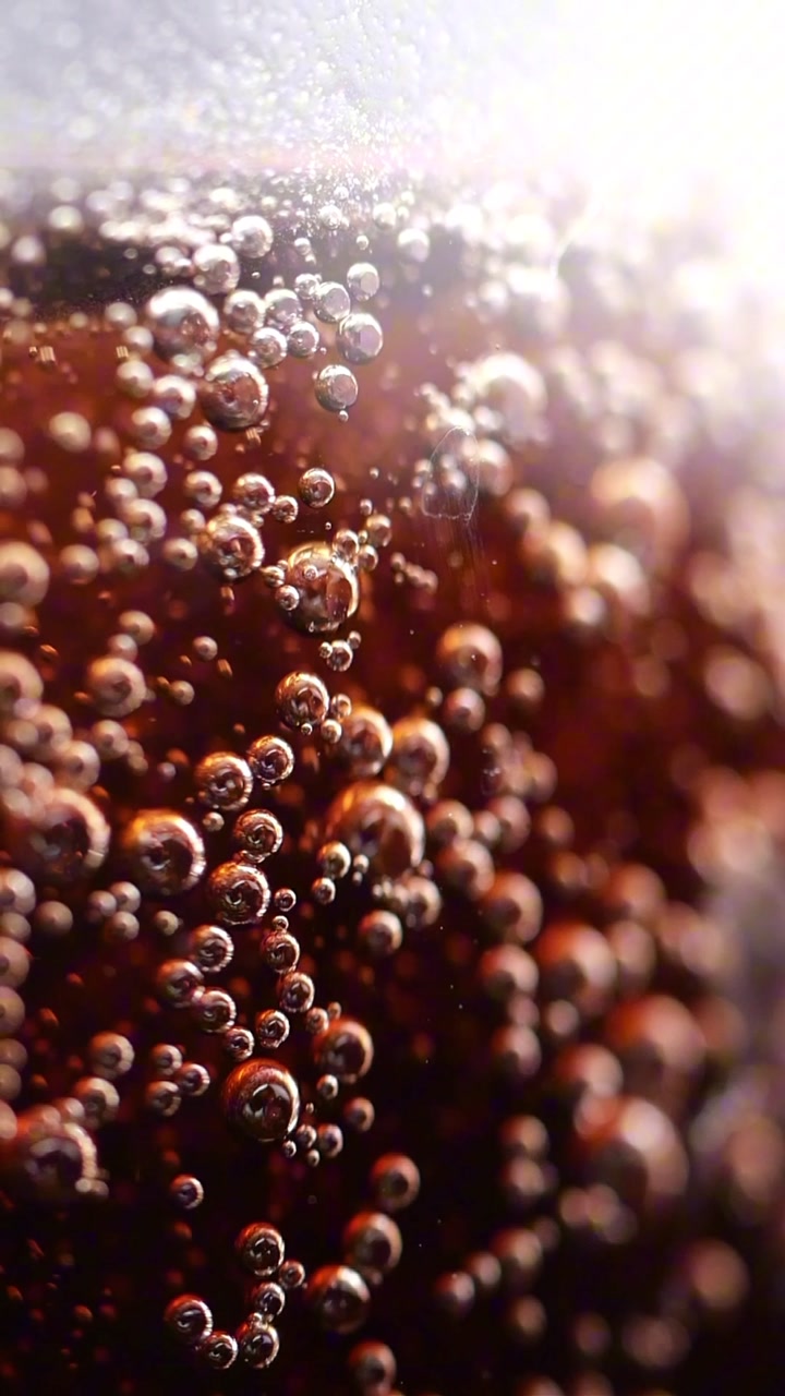 Dynamic Close-up of Sparkling Bubbles in a Carbonated Beverage