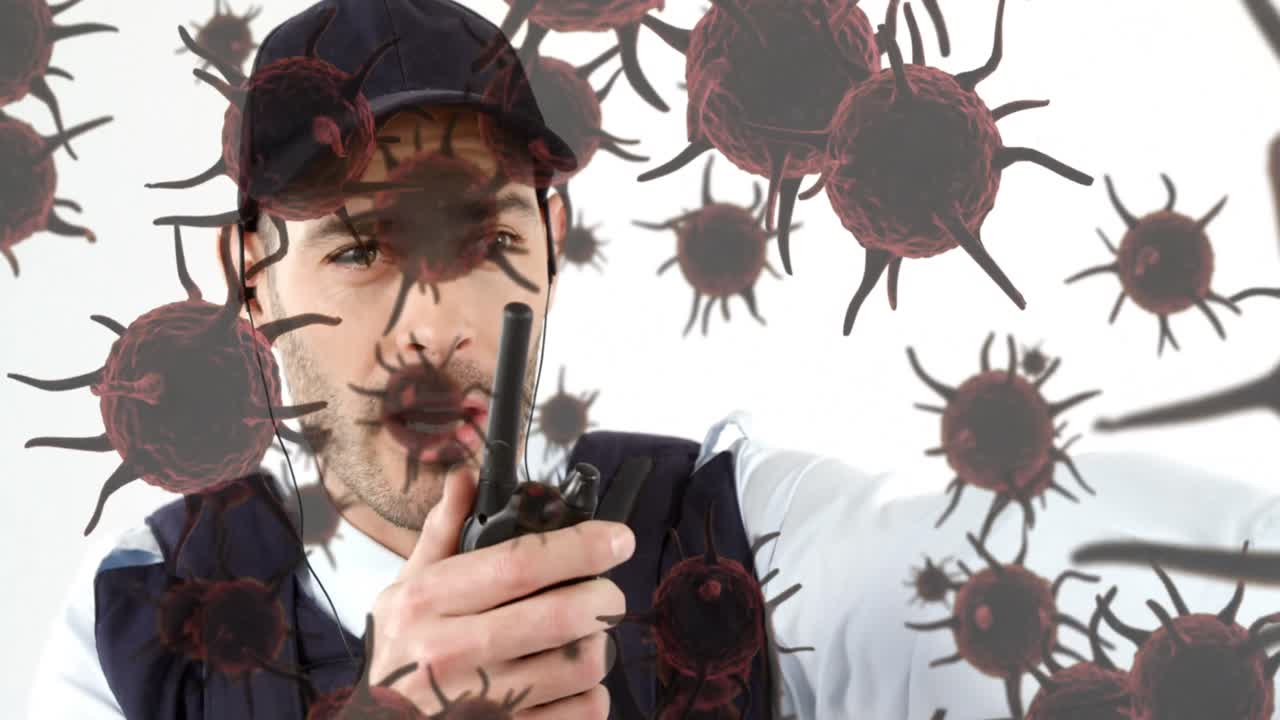 백그라운드에서 워키 토키를 사용하여 인간을 상대로 움직이는 코로나19 세포의 디지털 복합 비디오