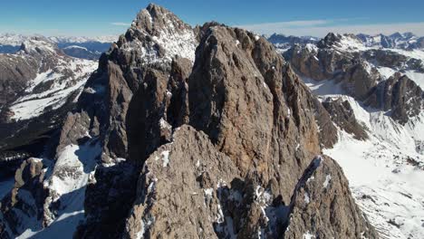 Picos-Y-Crestas-De-Las-Montañas-Seceda,-Dolomitas,-Italia