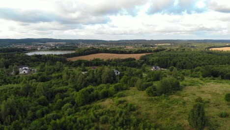 Flug-über-Grünen-Wald-Und-Wiese-In-Kolbudy-Im-Pommerschen-Kreis