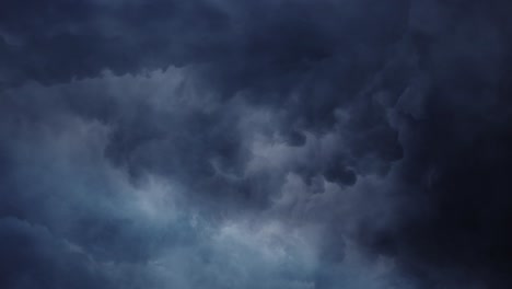 4k-thunderstorm,-dark-cloud-clumps-in-the-sky-with-lightning