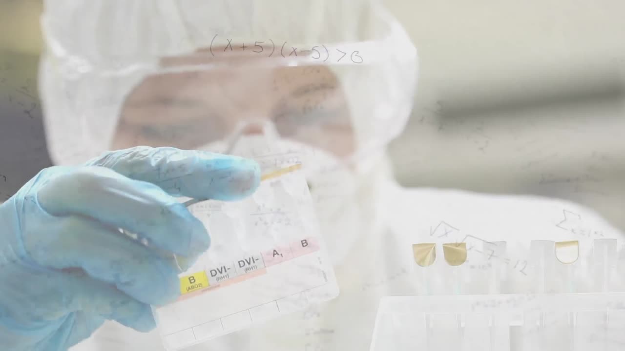 수학적 방정식이 실험실에서 얼굴 마스크를 쓰고 일하는 의료 종사자에 대해 떠다니고 있습니다.