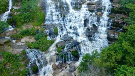 Vista-Aérea-De-La-Cascada-Maeya,-Tailandia