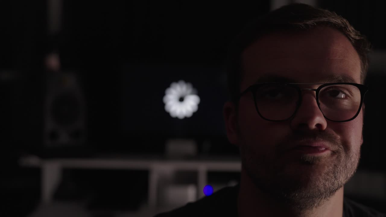 Subtle Expression Reflects Digital Surveillance, Data Processing and the Silent Power of Algorithms, AI has a long waiting time and takes a long time to load