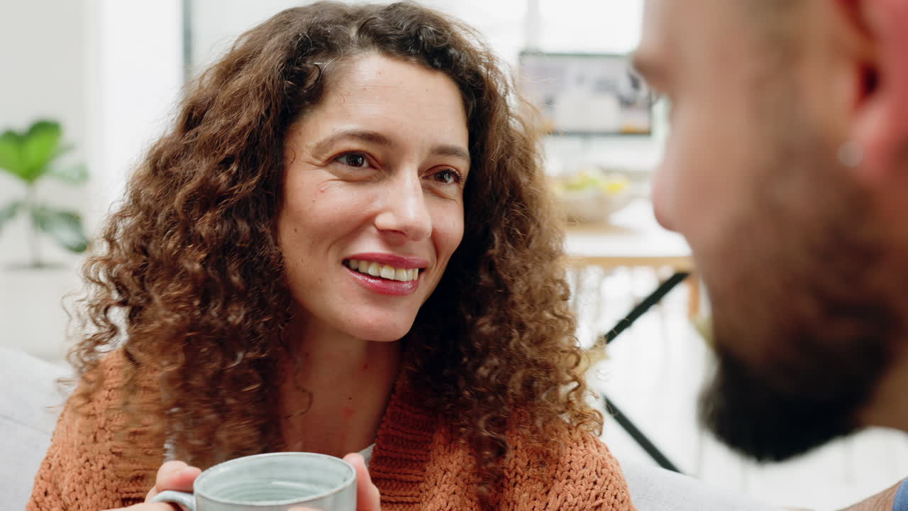 coqueteo en la oficina, romance y mujer