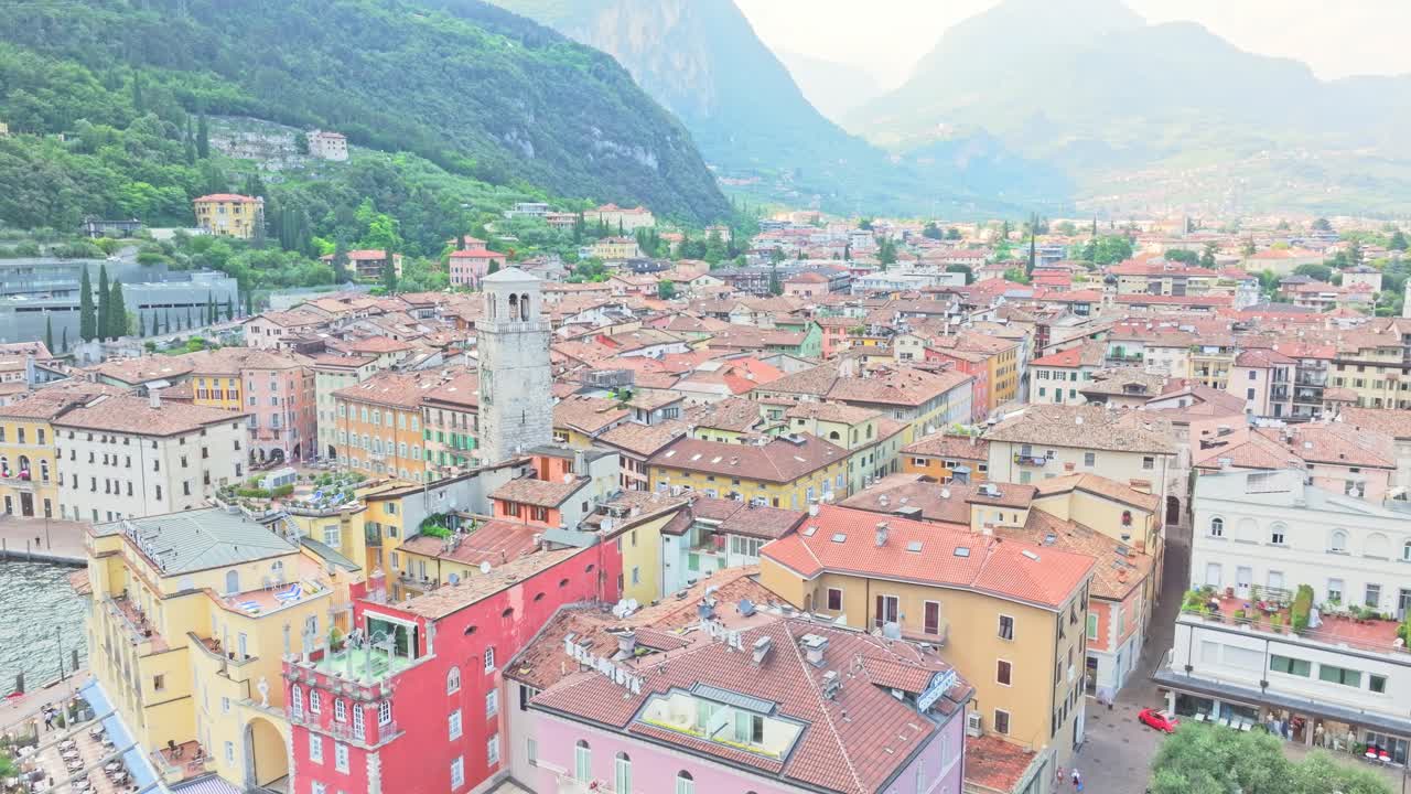 Cittadina pittoresca di Riva del Garda, Italia