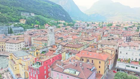 Picturesque-town-of-Riva-del-Garda,-Italy