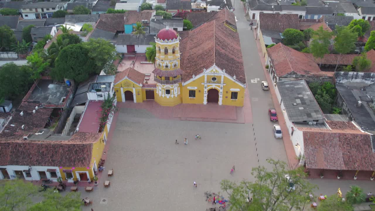 Starting close to the Santa Bárbara Church, the camera slowly pulls back, revealing the grandeur of this historic landmark. Pitch backwards.