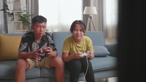 siblings playing video games