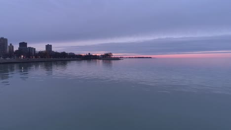 Lago-Michigan-Vista-Sobre-El-Agua-Puesta-De-Sol