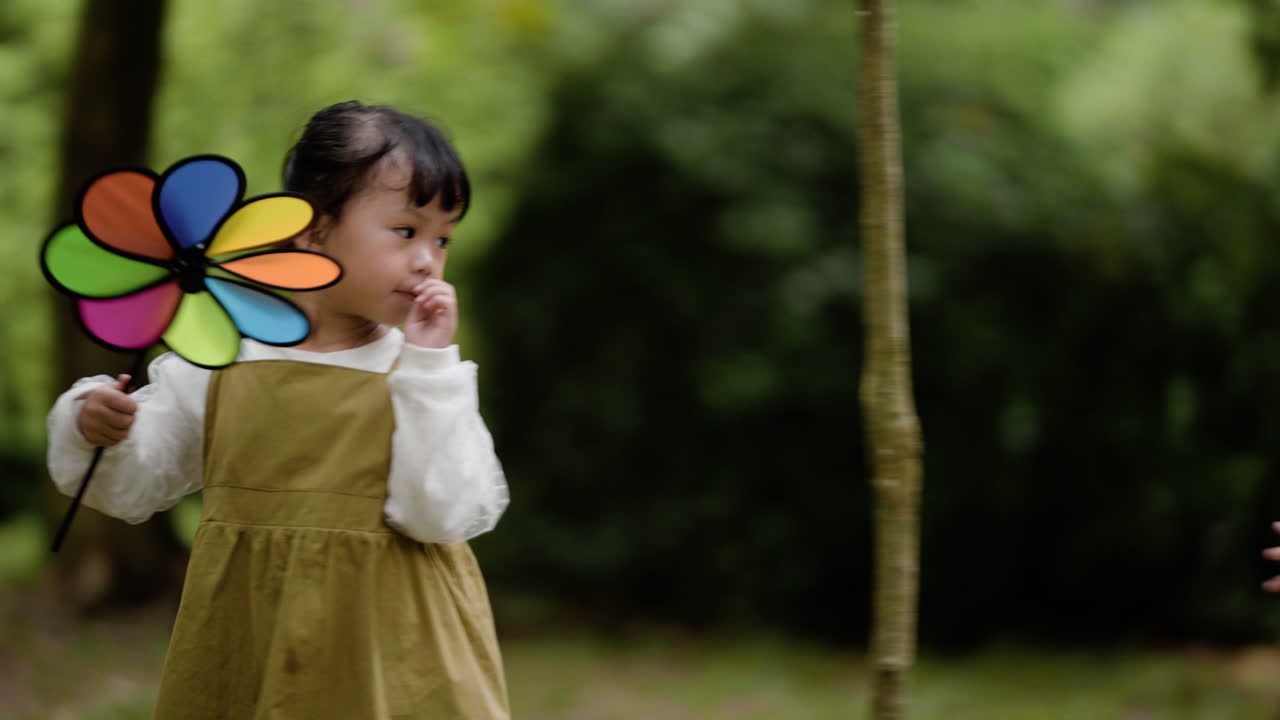 공원에 있는 두 아이