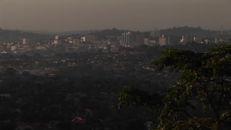 Nebel-Bedeckt-Die-Stadt-Kampala-Uganda-1