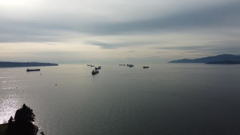 Blick-Auf-Den-Stanley-Park---Burrard-Inlet---Berge