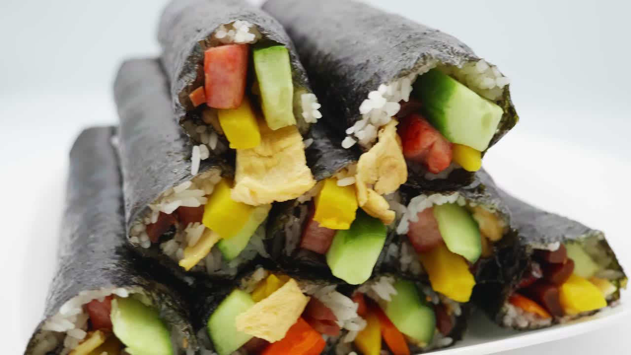 gimbap, plato de arroz coreano kimbap