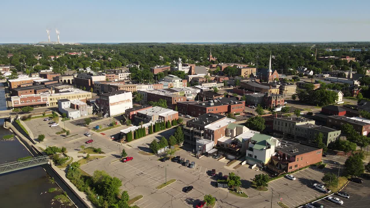 municipio de la pequeña ciudad de monroe en michigan, estados unidos, vista aérea