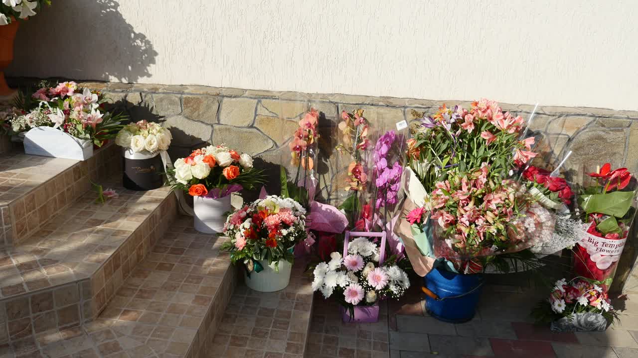different kinds of flowers in bouquets
