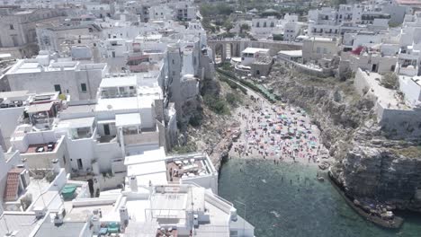 Polignano-A-Mare-Lagune,-Italien-Im-4k-format:-Mp4-|-4k-50p-|-8-bit-|-D-cinelike-|-Unbenotet