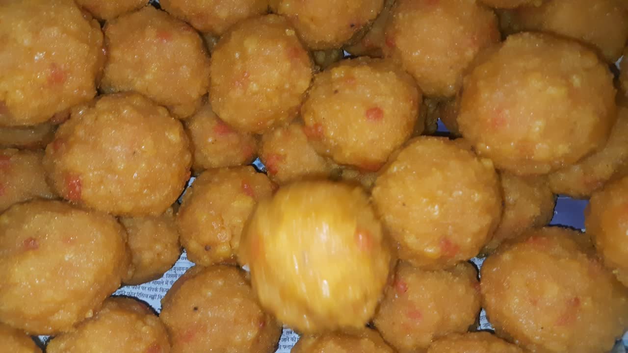 besan ladoo (dulce indio).