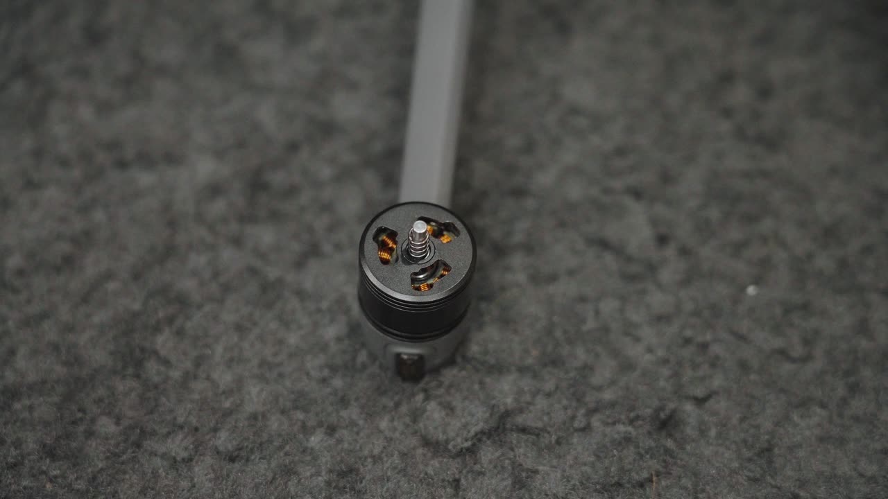 여전히 brushless 모터의 위쪽 시각