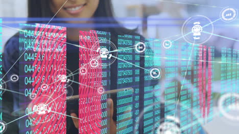 animación de la red de conexiones y procesamiento de datos sobre la mujer usando tableta