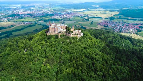 Burg-Hohenzollern,-Deutschland.-FPV-Drohnenflüge-Aus-Der-Luft.