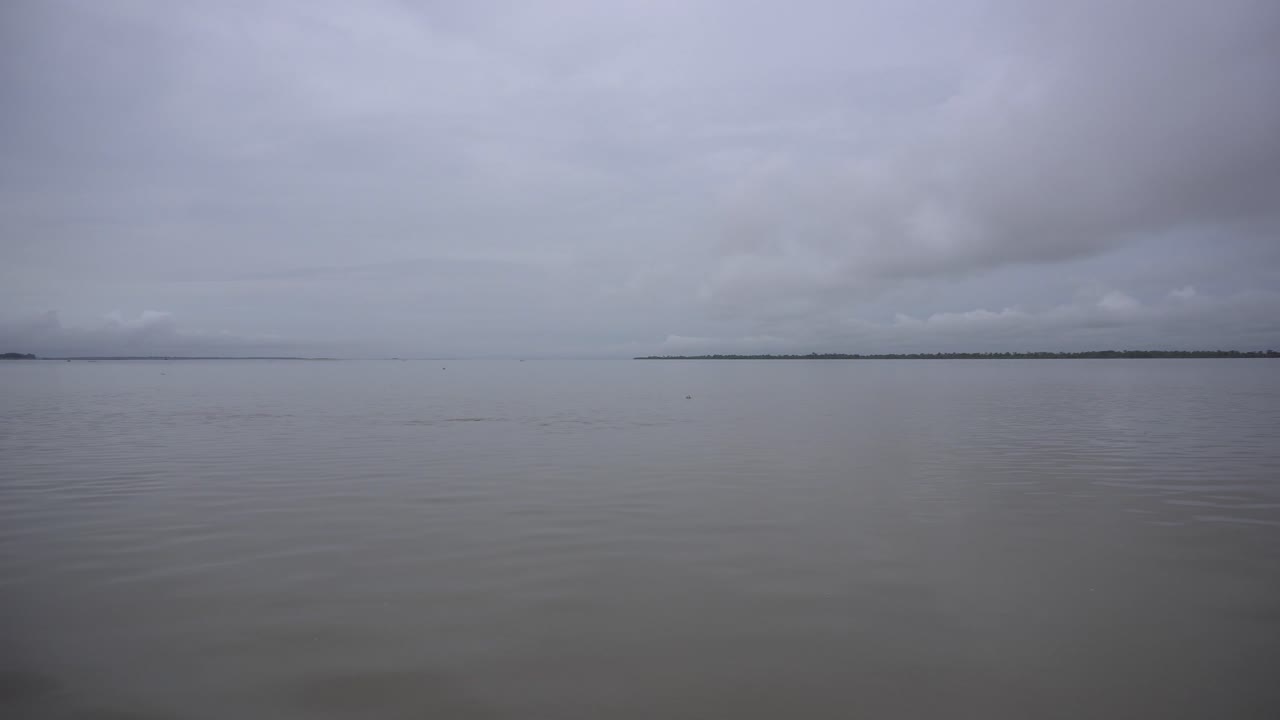 el río brahmaputra es uno de los ríos más grandes del noreste de la india.