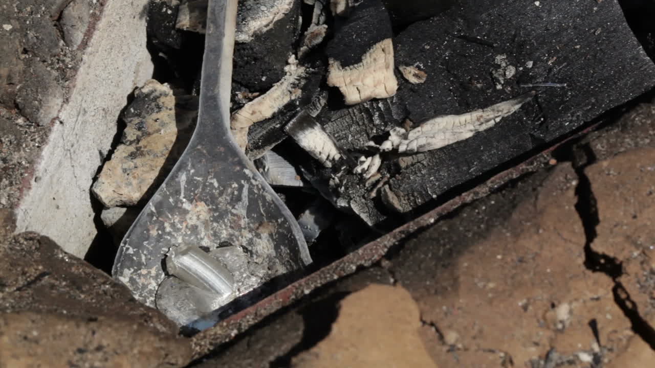 보석업자 는 아연 을 녹이고 있다