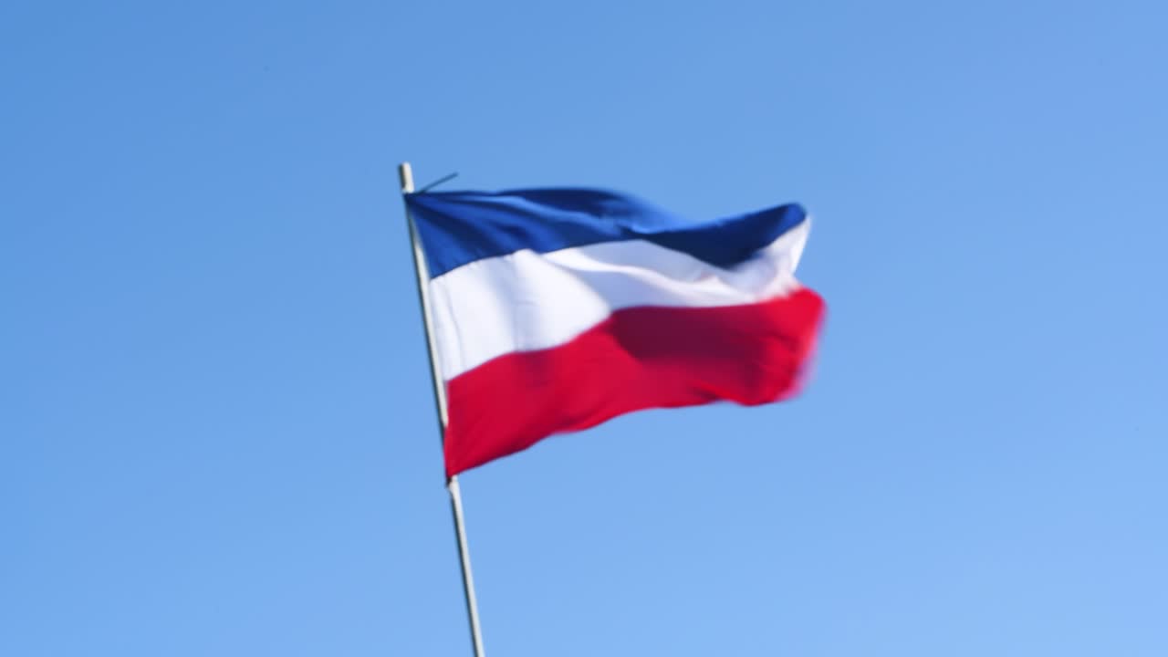 네덜란드 국기를 거꾸로 세워 항의하는 네덜란드 농부들