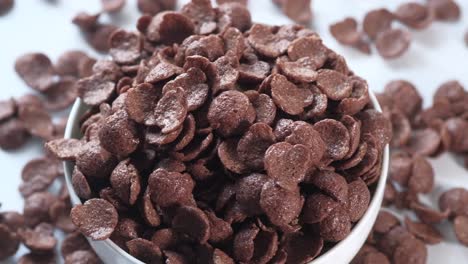cereal de chocolate en un cuenco