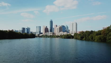 Fly-over-ladybird-lake-in-Austin,-Texas