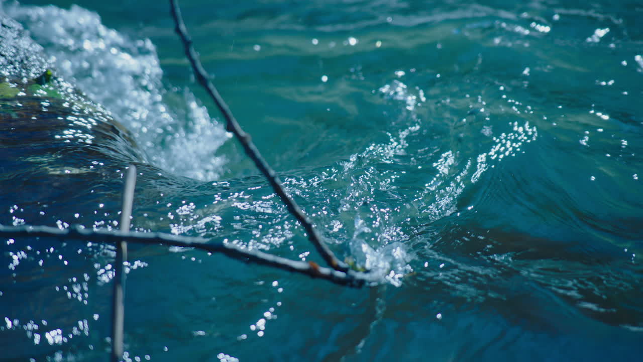 강 의 강류 의 느린 영상