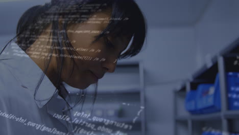 composición digital del procesamiento de datos contra la trabajadora de la salud que trabaja en el laboratorio