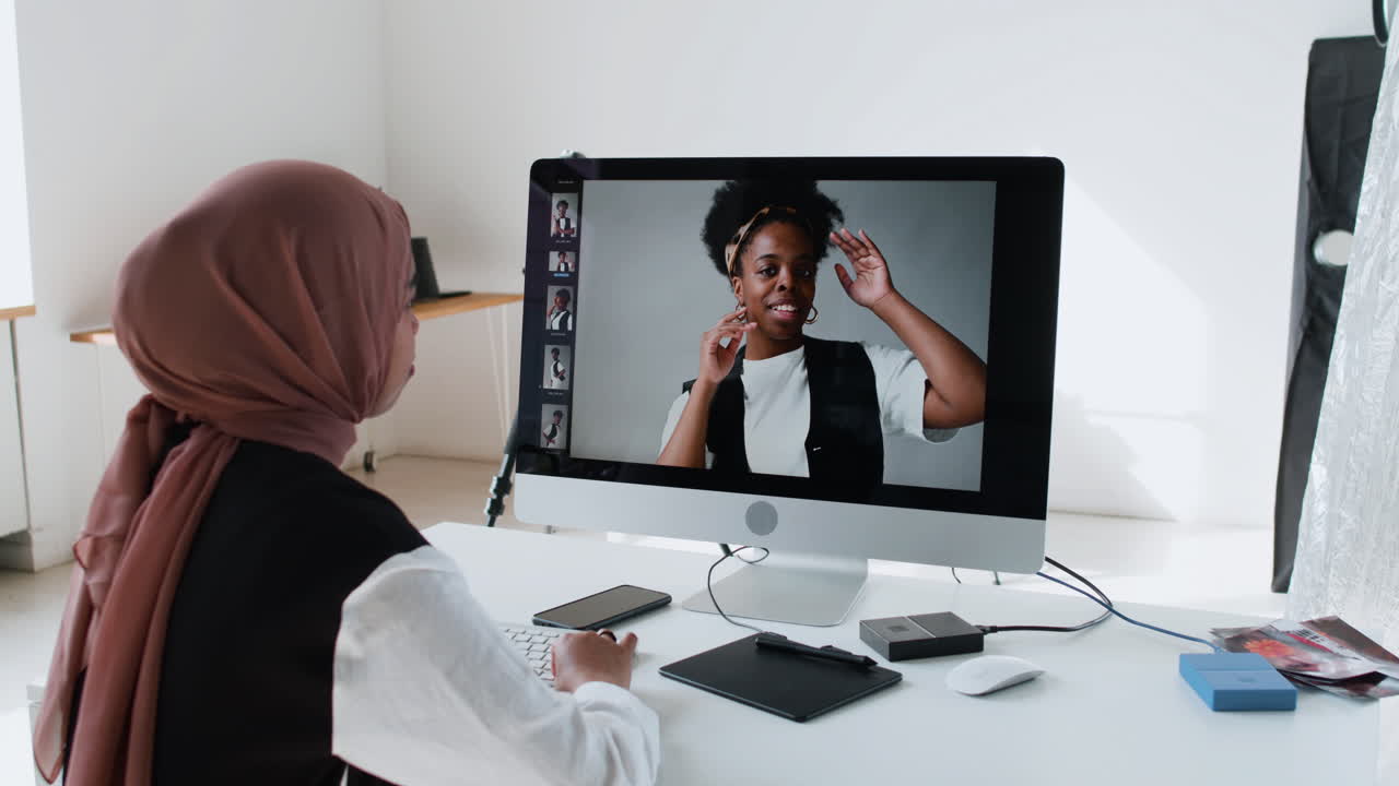Fotograf redigerer billeder