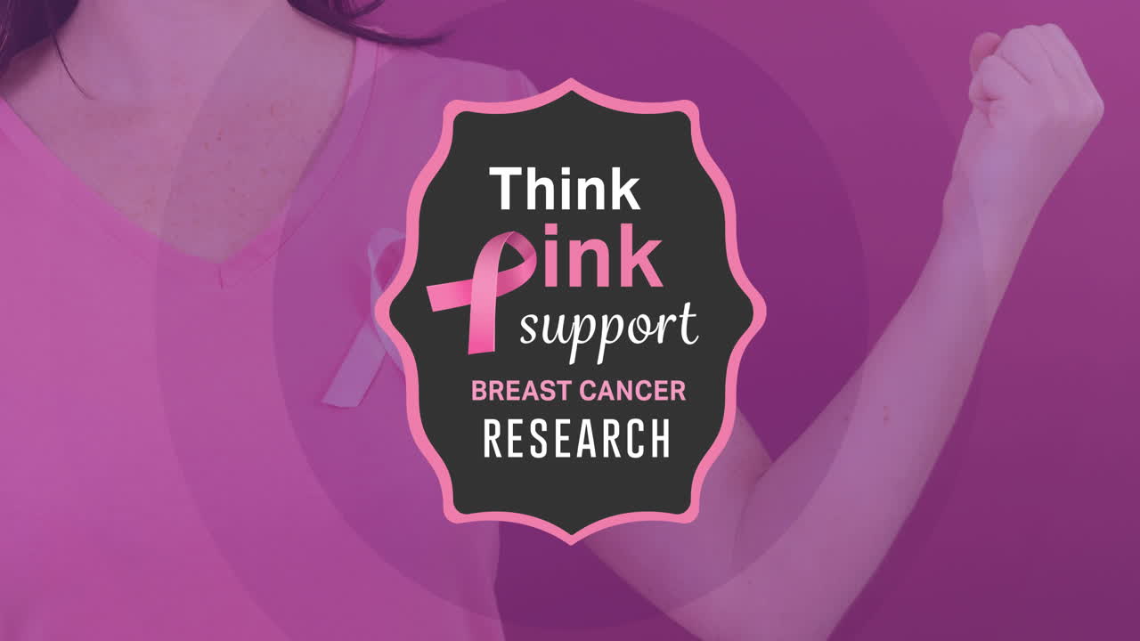 핑크색 암 인식 리본을 입은 백인 여성에 대한 유방암 인식 텍스트의 비디오