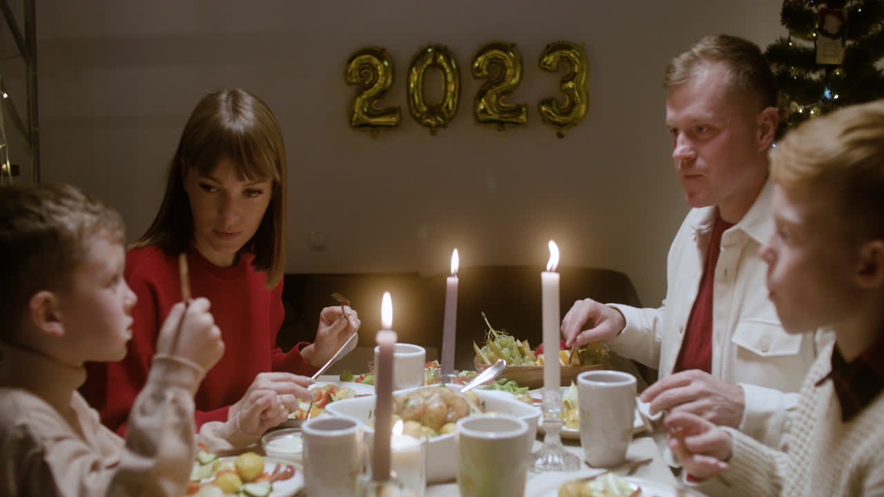 카메라 은 2023 년 금 숫자에 초점을 맞추고 있습니다.