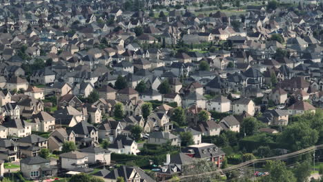 Vista-Aérea-De-Los-Densos-Suburbios-De-Montreal