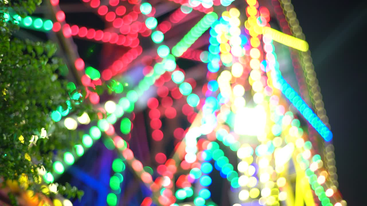 야간 명소가 있는 공원. 실루