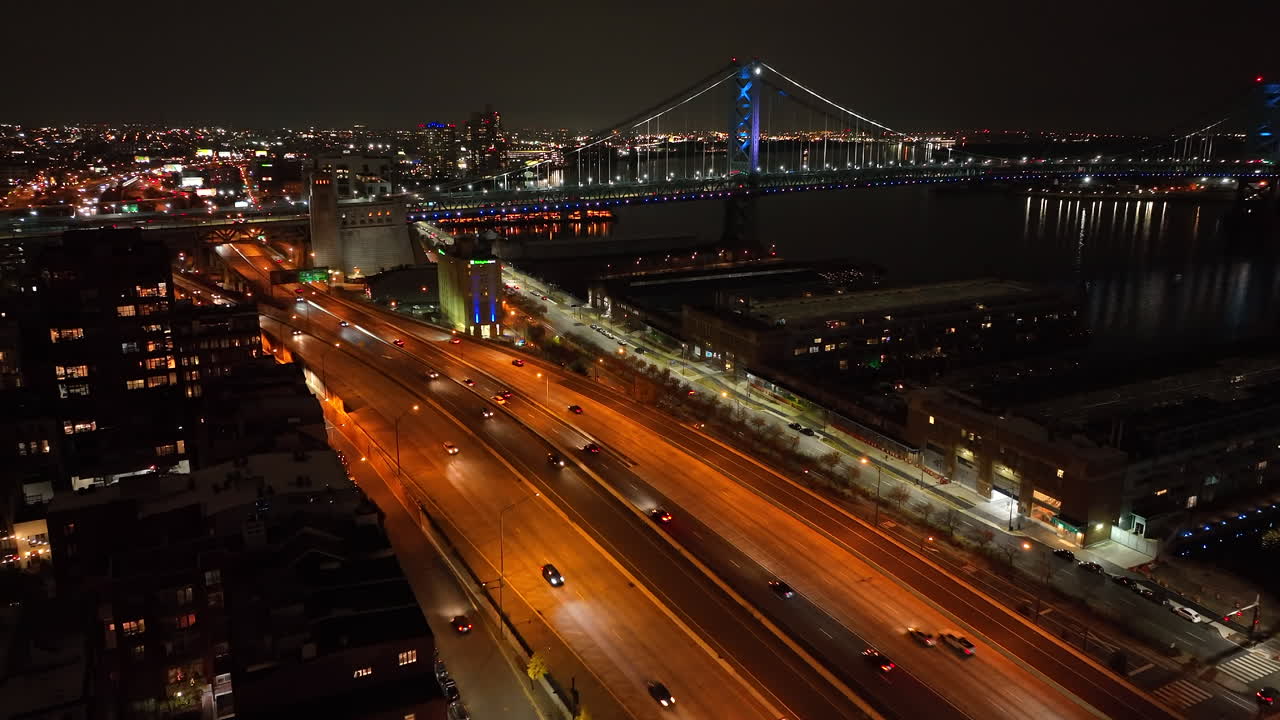 밤에 자동차 교통의 공중