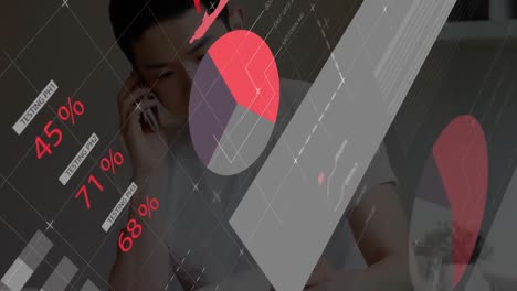 Animation-Der-Statistischen-Datenverarbeitung-Gegen-Einen-Asiatischen-Mann,-Der-Zu-Hause-Auf-Dem-Smartphone-Spricht