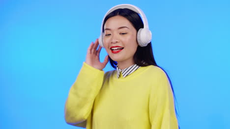 Asian-woman,-headphones-and-listen-to-music