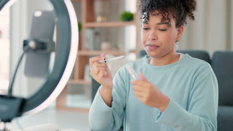 vlogger femenina transmitiendo mientras hace un maquillaje