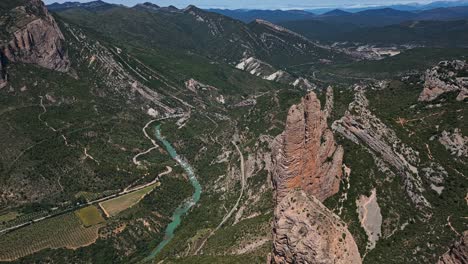 Las-Peñas-De-Riglos,-Spanien,-Prächtiges-Und-Beeindruckendes-Naturwunder