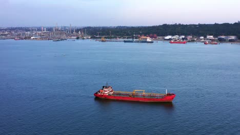 LPG-Tanker-Ship-Anchored-Near-The-Oil-And-Natural-Gas-Plant-In-Balikpapan,-Indonesia