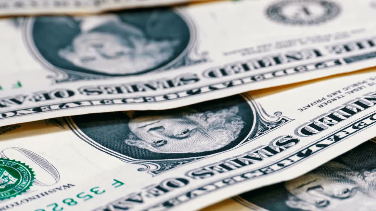 dólares, los billetes estadounidenses de valor de un dólar se rotan